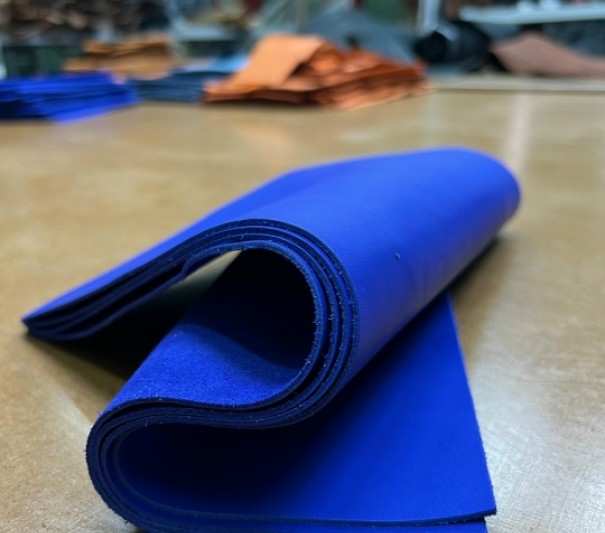 Кожа форматами (Краст неон), 1.2-1.6 мм, без финиша, формат А4,А3	